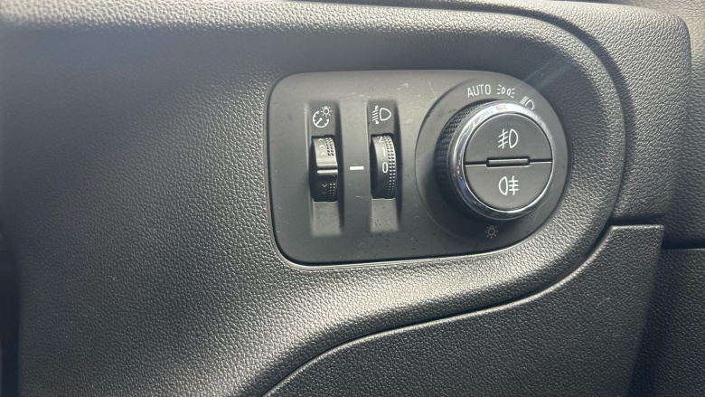 Vauxhall Grandland X 1.6 Hybrid4 300 Business Ed Nav Premium 5dr Auto Hatchback